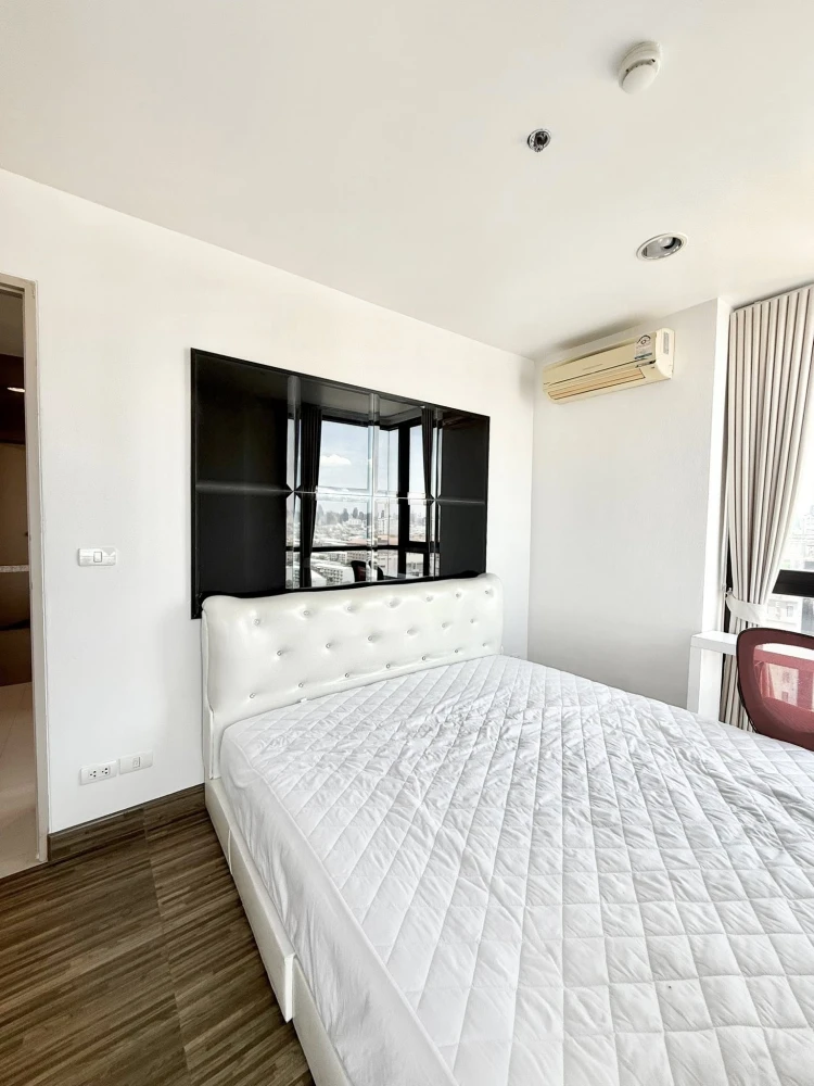 For rent: IDEO Ratchada-Huai Khwang, 17th floor, corner room with privacy, built-in throughout the room, hurry and reserve before you miss out.
