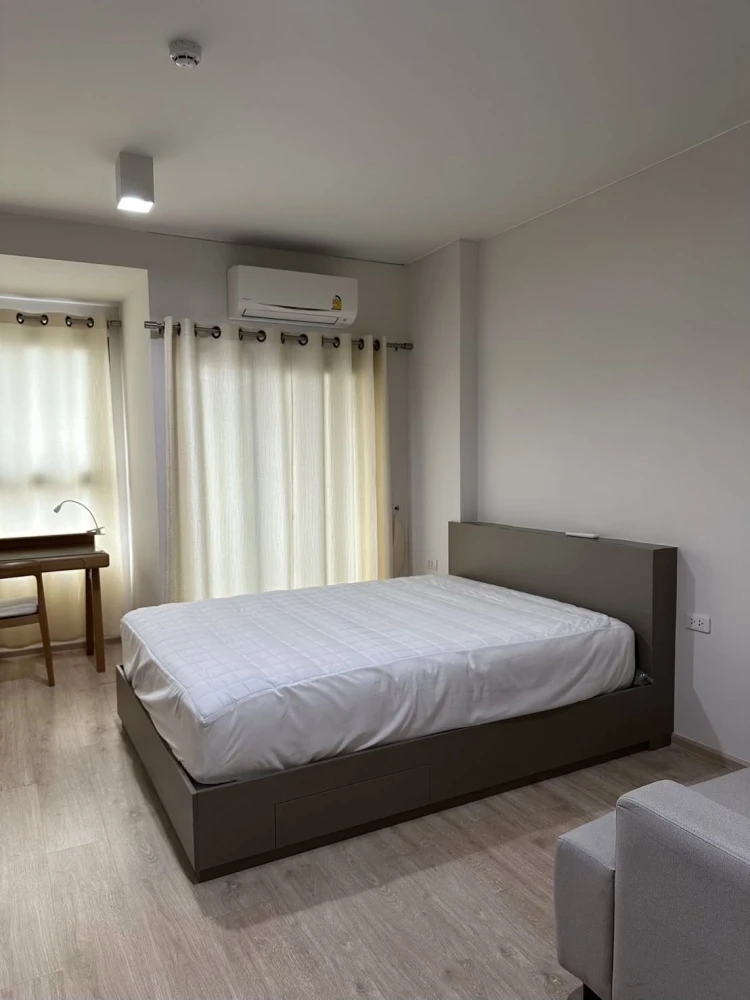 For rent: Ideo Sathorn-Wongwian Yai, 16th floor, corner unit, north-facing balcony (not hot), fully furnished with appliances. Book now!