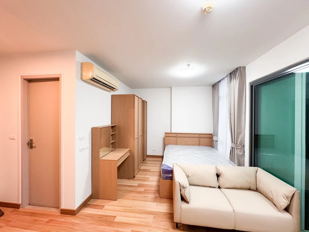 For rent: Ideo Blucove Sukhumvit, 18th floor, excellent view, north facing, good ventilation, city view. Just bring your belongings and move in.