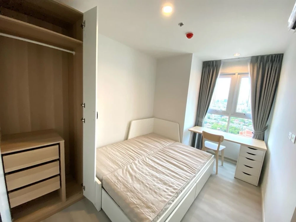For rent: Ideo Charan 70 - Riverview, 16th floor, beautiful view, high floor, comes with complete decoration.