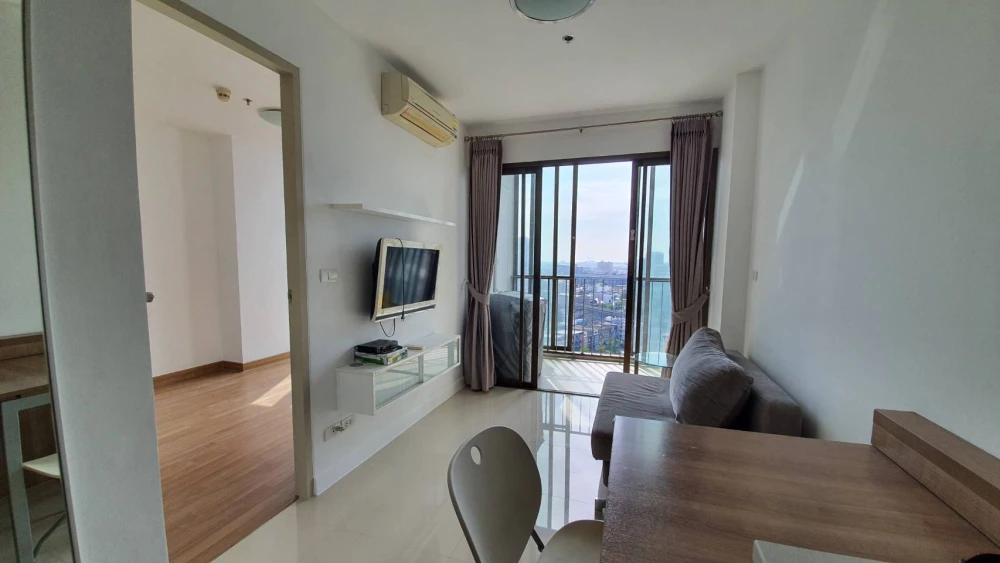 For rent: Ideo Mix Sukhumvit 103, corner unit facing Bang Na intersection. Comfortable and spacious. Book now!