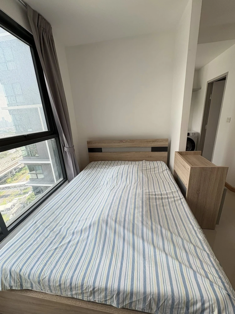 For rent: IDEO MOBI Sathorn, studio room, 18th floor, fully furnished with appliances. Just bring your belongings and move in.
