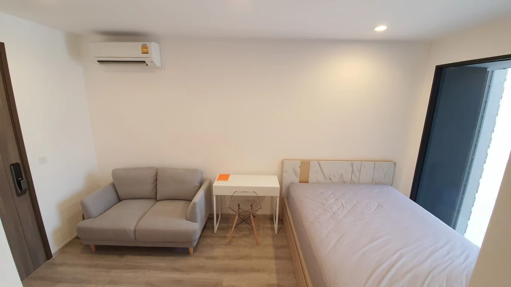 For rent Ideo Mobi Asoke Studio room, fully furnished, good location, hurry and book now.