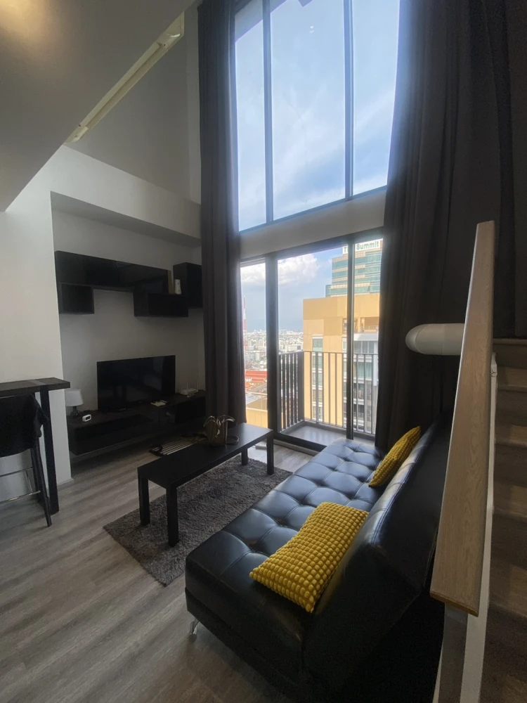 For rent IDEO Mobi Asoke, Duplex room, 2 floors, 45 sqm, 32nd floor, high view, affordable price. Hurry up to reserve. Don't wait.