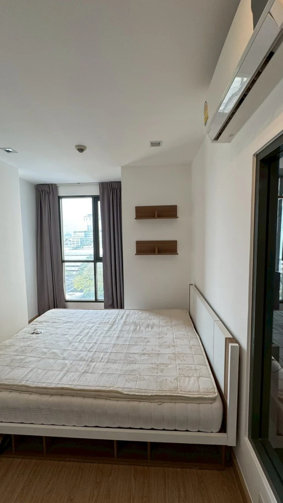 For rent: Ideo Mobi Phayathai, 10th floor, pool view, corner unit, fully furnished. Book now!