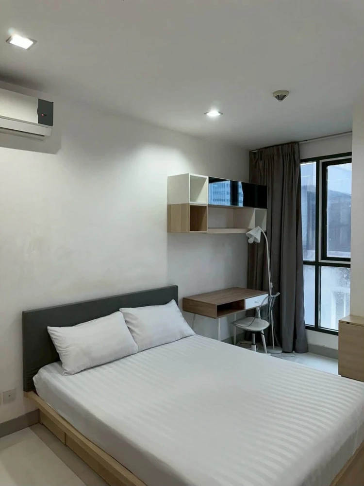 For rent: Ideo mobi Phayathai. Spacious and comfortable room, great location. Fully furnished with appliances. Book now!