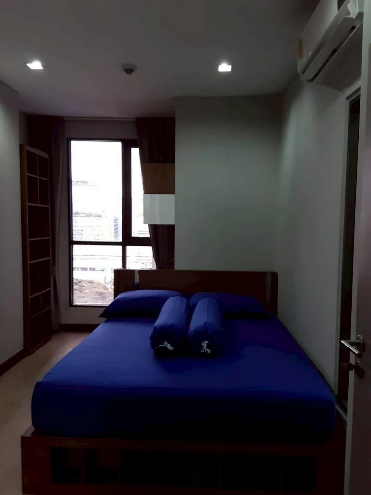 For rent: IDEO Mobi Phayathai, a comfortable room, fully furnished with furniture and electrical appliances. Just bring your bags and move in.