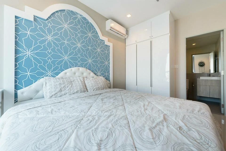 For rent: Ideo Mobi Rama 9. Nicely decorated room. Fully furnished. Ready to move in. Don't miss out!