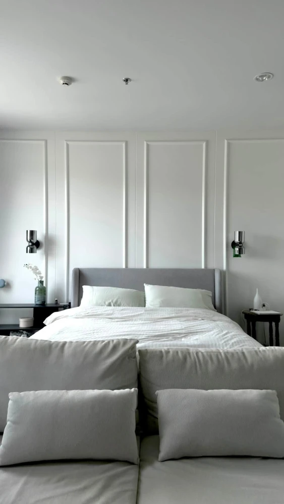 For rent: Ideo Mobi Rangnam, 20th floor unit. Nicely decorated with a coordinated color scheme and high-quality built-in furniture. Book now!