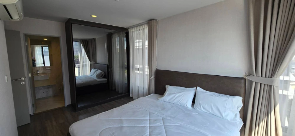 For rent: Ideo Mobi Sukhumvit 40. A lovely room with complete furnishings. Book now!