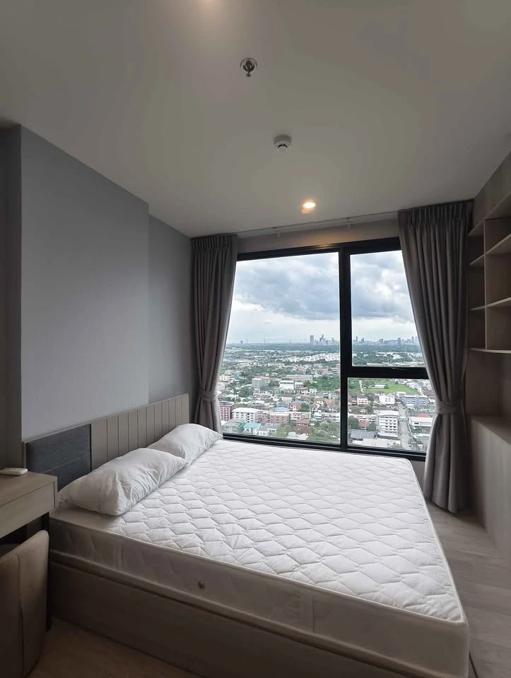 For rent: Ideo Mobi Sukhumvit East Point, corner unit, bright and airy, 30th floor, city view, BTS view, Chao Phraya River view. Book now!