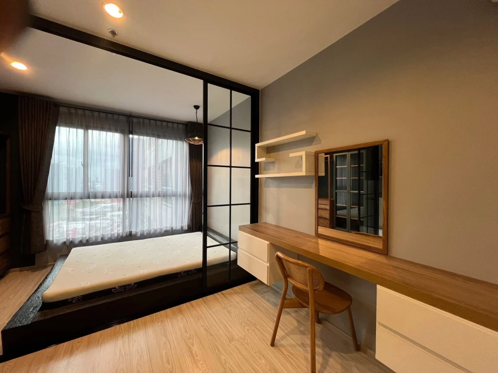 For rent: Ideo Mobi Sukhumvit Eastgate, high floor room, fully furnished + electrical appliances. Hurry and reserve now, don't miss it+++