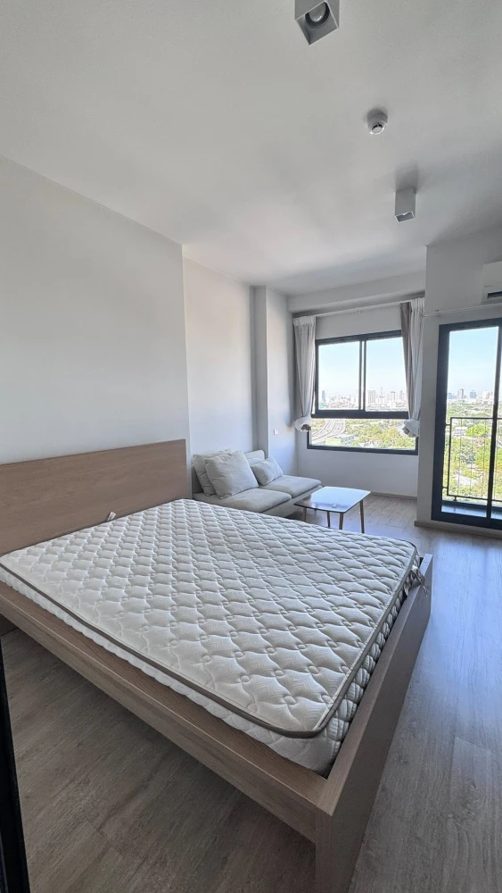 For rent: Ideo New Rama 9, 15th floor. Unobstructed view, balcony with good natural light, comfortable size, convenient location. Book now!