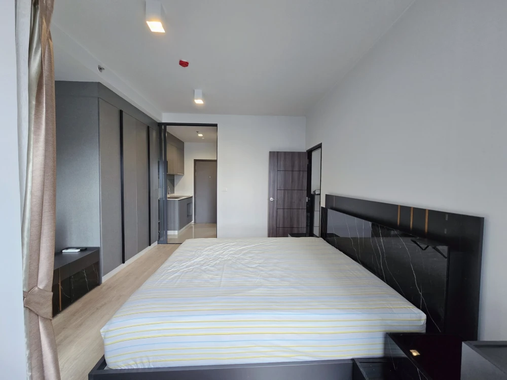 For rent: IDEO new Rama 9, corner room, quiet, private, beautiful city view, great breeze, must arrange.