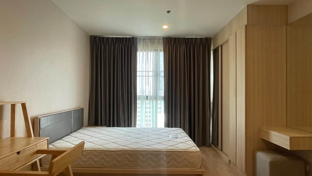 Studio unit for rent at Ideo O2, featuring a pool view and fully equipped with furniture and appliances—move-in ready.