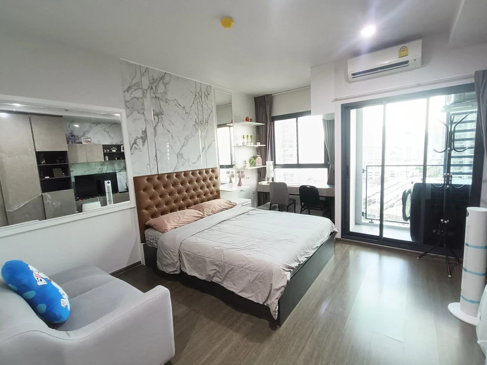 For rent: Ideo Phahol-Jatujak. Fully furnished with built-in furniture and all appliances. Just bring your personal belongings and move in!