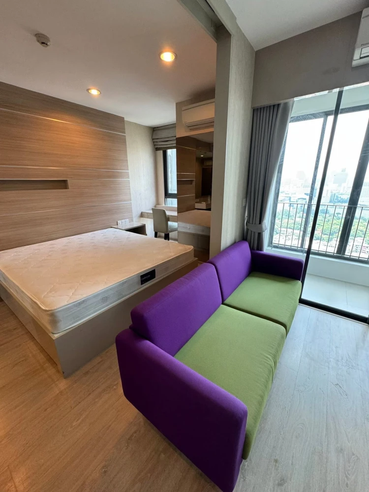 For rent: Ideo Q Ratchathewi, fully furnished with built-in furniture, north-facing view, ready to move in.