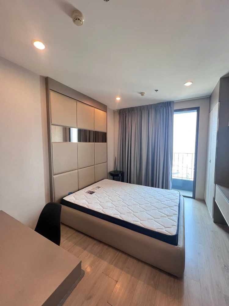 For rent: Ideo Q Chula–Samyan studio room with high-quality built-in furniture in a prime location. Don't miss out!