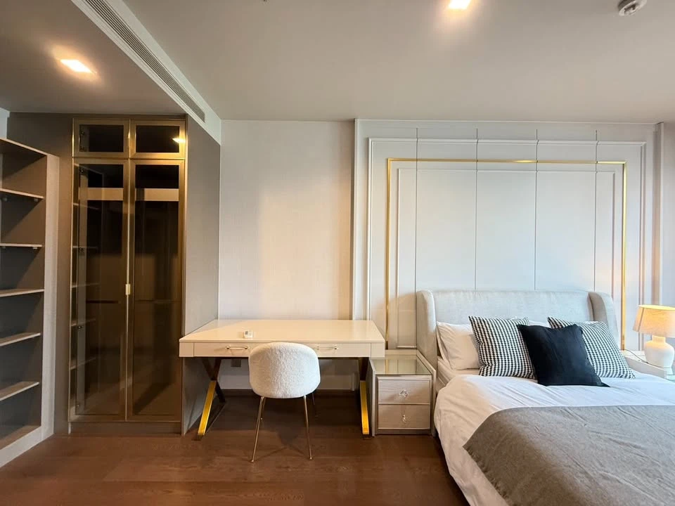For rent: Ideo Q Sukhumvit 36, fully furnished with built-in furniture throughout the room. Simple, luxurious, and expensive. Can you not book it?