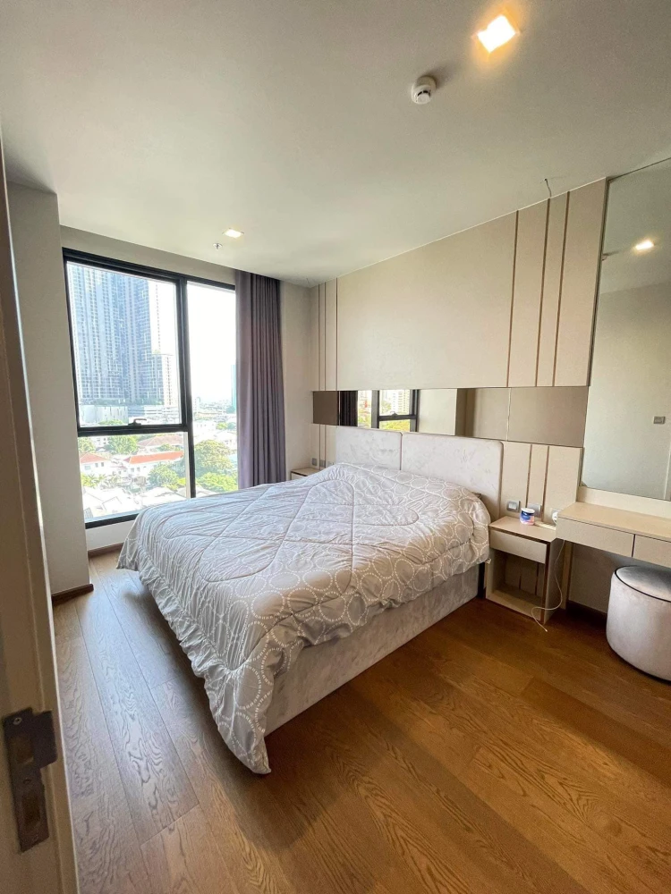 For rent: Ideo Q Sukhumvit 36, spacious room with plenty of usable space, built-in headboard, convenient transportation. Hurry and reserve now!