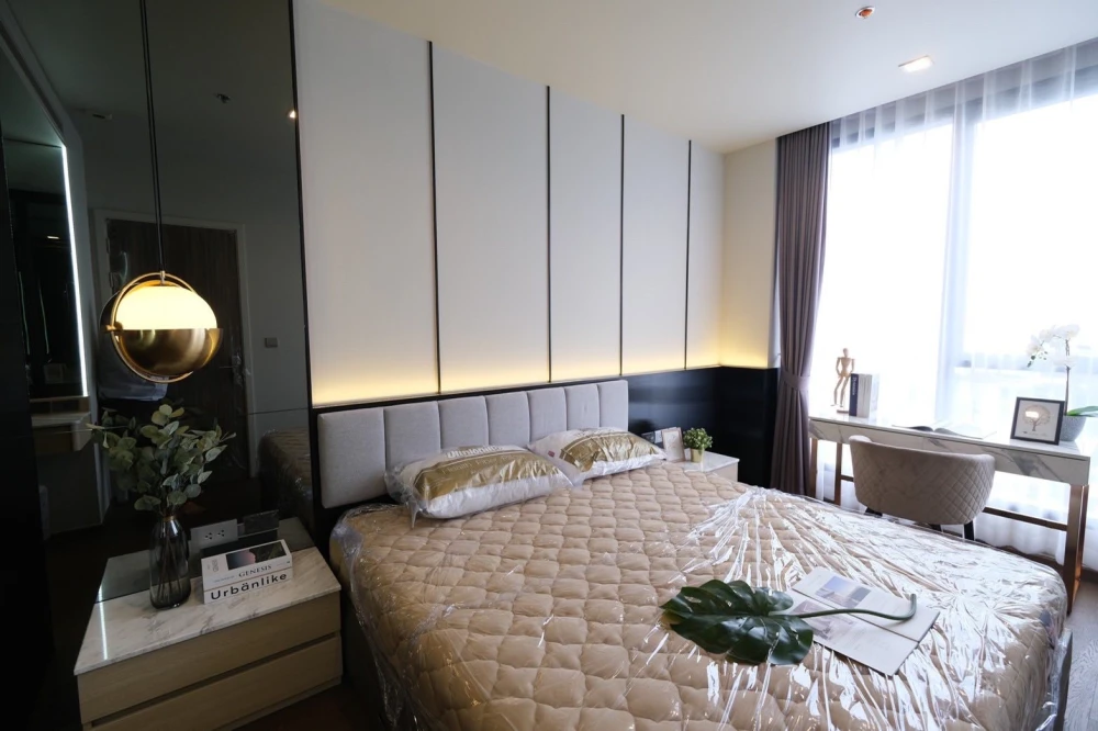 For rent: Ideo Q Sukhumvit 36, a room on a very high floor, with maximum privacy. There's only one neighbor next door. Ready, don't wait!