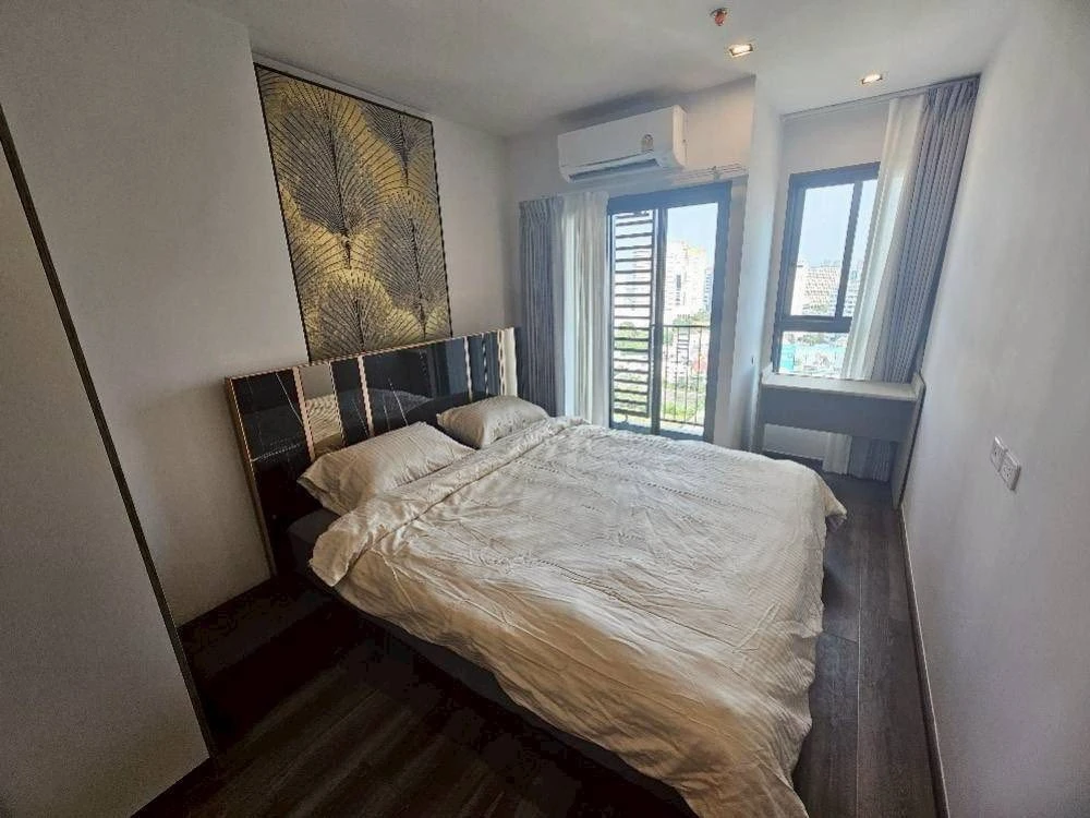 For rent: Ideo Rama 9-Asoke, very high floor, great city view, spacious room, you will regret it if you miss it.