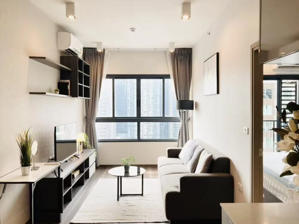 For rent: Ideo Rama 9-Asoke, very high floor, 2 bedrooms, exactly like in the picture. Interested? Reserve now!