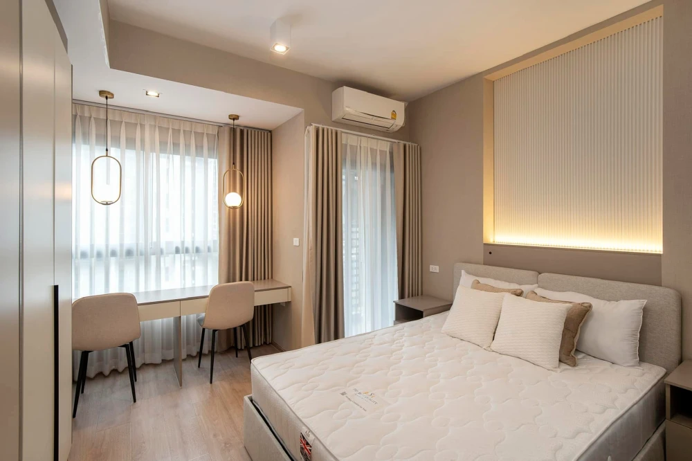 For rent: IDEO RAMA 9-ASOKE, beautifully decorated unit with full built-in furniture. Grab it while you can!