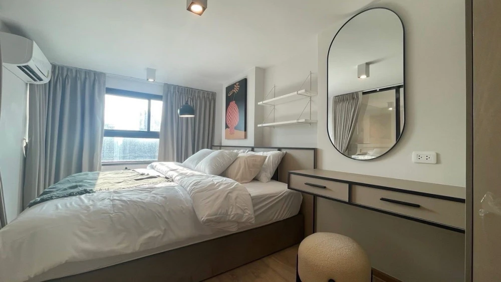 For rent: IDEO RAMA 9–ASOKE, 32nd floor, nice room, fully furnished, interested, reserve now.