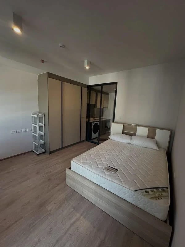 For rent: IDEO RAMA 9–ASOKE. A lovely unit with complete furniture and amenities. You can't resist booking this!