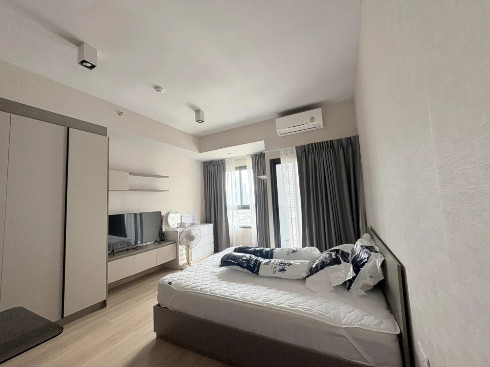 For rent: IDEO RAMA 9–ASOKE studio room. Great location, convenient transportation, fully furnished. Don't miss out!