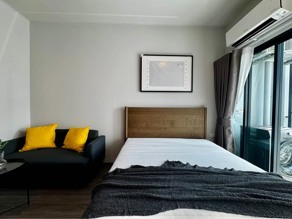 For rent: Ideo Ramkhamhaeng - Lam Sali Station studio room, fully furnished with all amenities. Don't miss out!