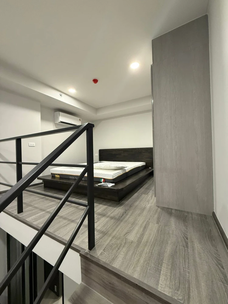For rent: IDEO Ramkhamhaeng - Lam Sali Station, 29th floor unit with stunning city views. High ceilings create a spacious and airy feel. Book now!