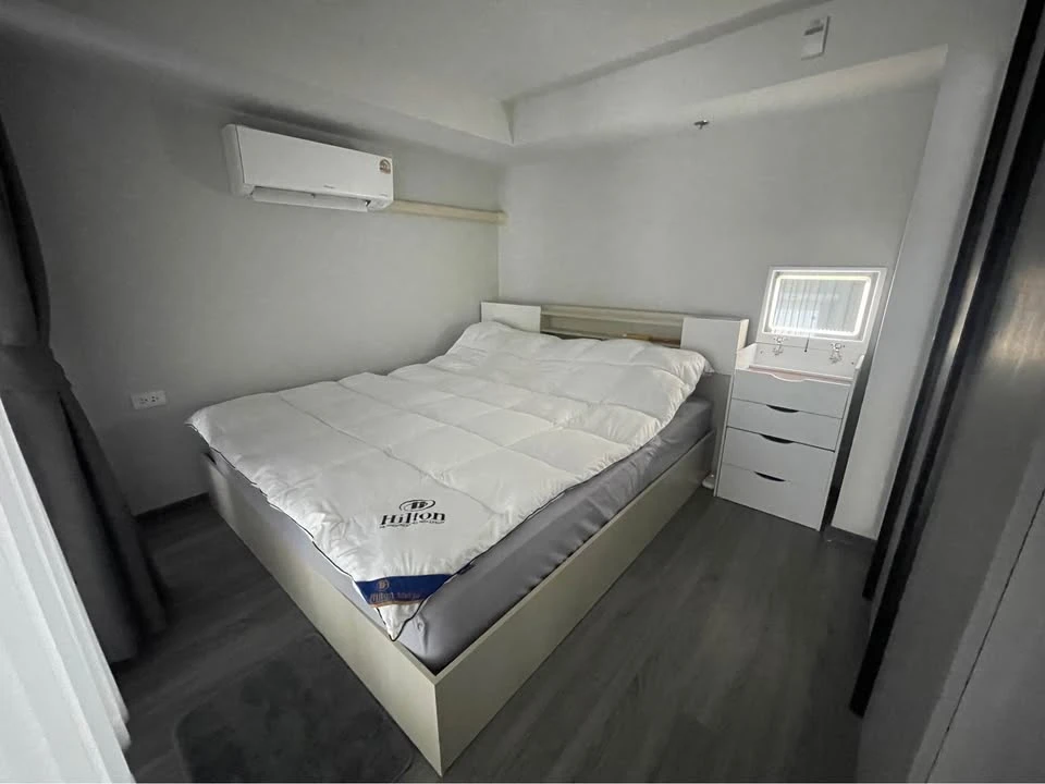 For rent: Ideo Ramkhamhaeng - Lam Sali Station, beautifully decorated unit on the 32nd floor with BTS view. Book today! Don't wait!