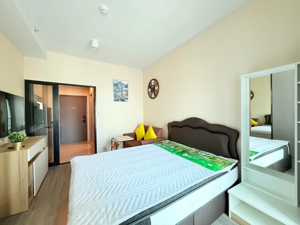 For rent: Ideo Ramkhamhaeng Lamsali Station. Ready to move in. Just bring your bag. Hurry and reserve before the rooms are gone.