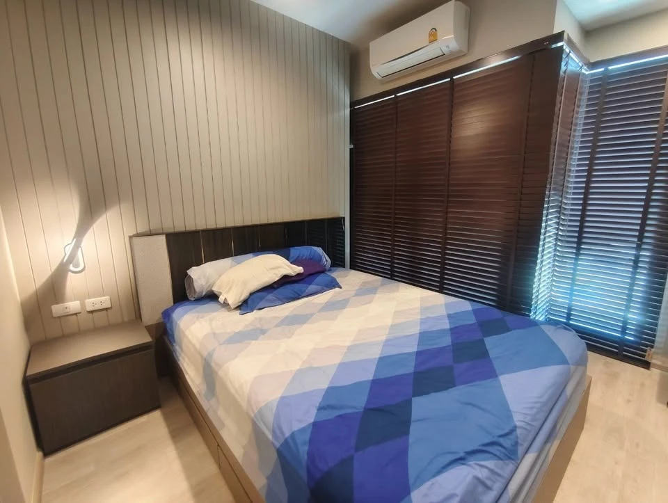 For rent: Ideo Ratchada - Suthisarn, high floor unit, fully furnished, spacious and comfortable. Book now!