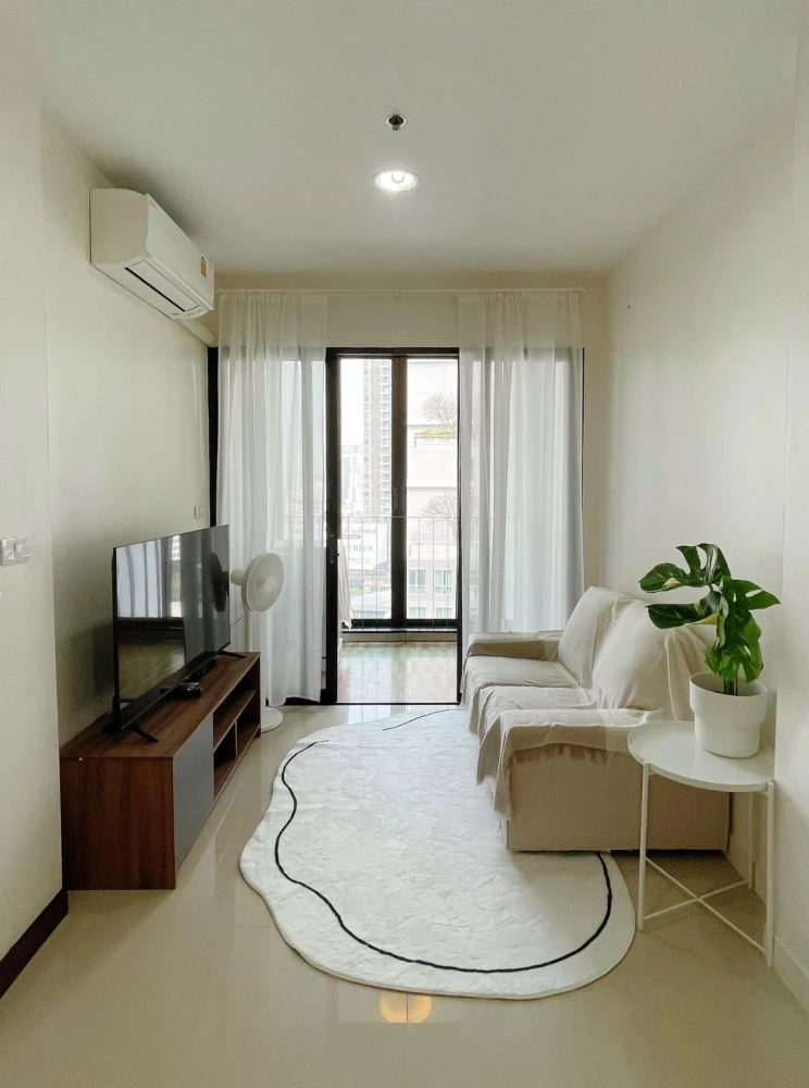For rent: Ideo Ratchada–Huai Khwang. A very nice room with complete furnishings. Everything you need is included; just bring your suitcase and move in