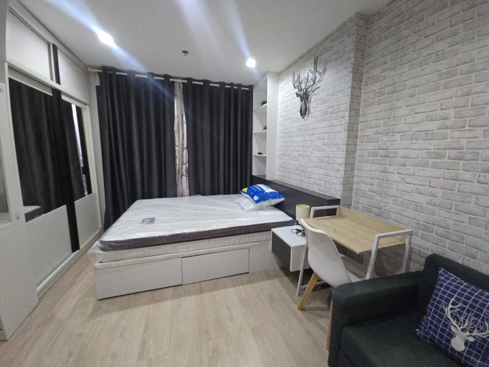 For rent: Ideo Sathorn-Tha Phra, 16th floor, pool view, fully furnished, very livable. Book now! (Hurry!)