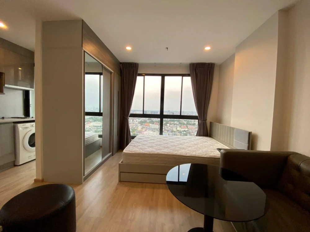 For rent: Ideo Sathorn-Thaphra Private Zone: 30th floor, Building A. Quiet and highly private. Book now, don't miss out!