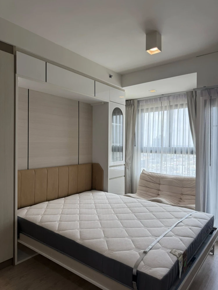 For rent: Ideo Sathorn-Wongwian Yai, 24th floor. High floor, unobstructed and airy view. Book now!