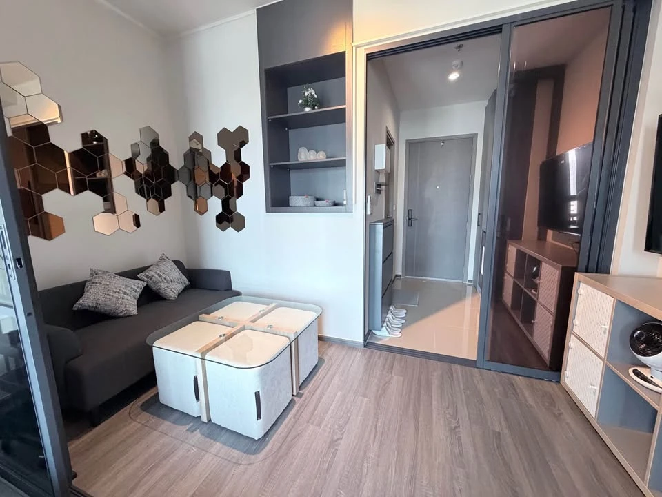 For rent: Ideo Sukhumvit - Rama 4, located on the 12th floor with unobstructed views. This fully furnished unit offers a premium lifestyle.