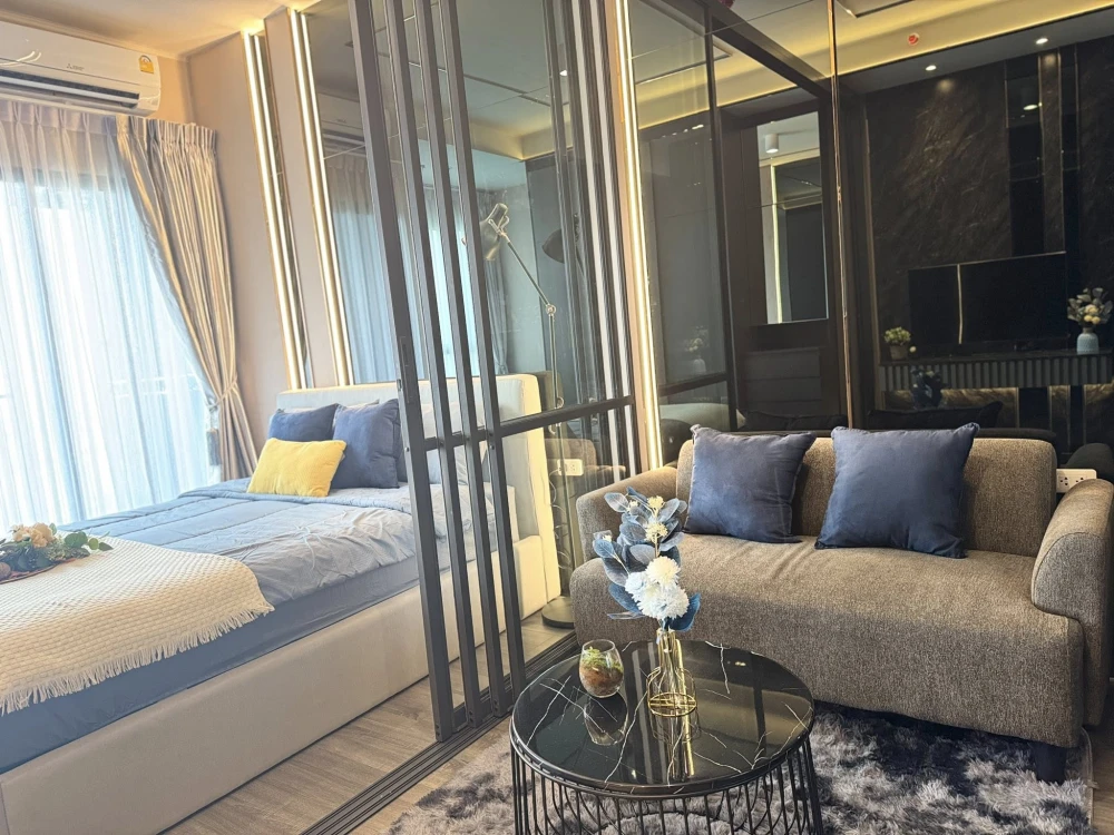 For rent: Ideo Sukhumvit - Rama 4, high floor room, fully furnished, luxury built-in, just bring your bag and move in.