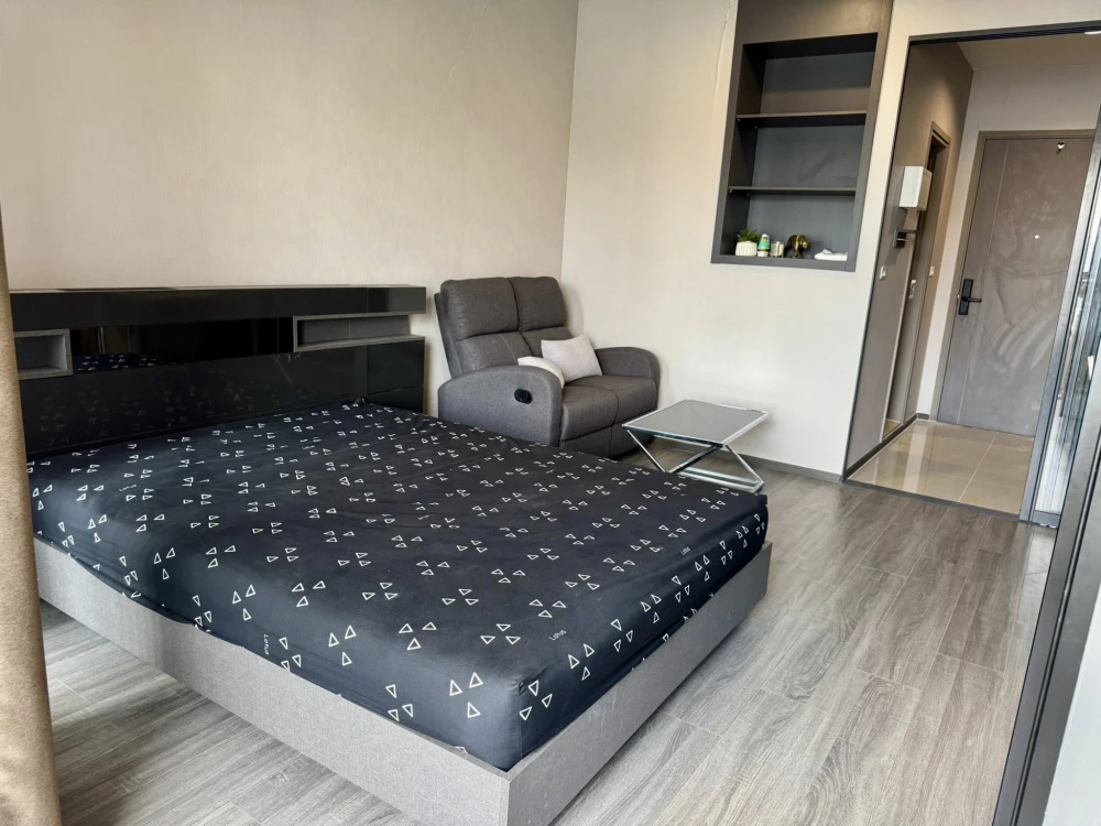 For rent: Ideo Sukhumvit - Rama4, studio room, fully furnished and equipped with electrical appliances. Hurry and book now!