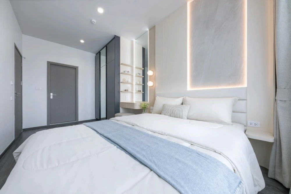 For rent: Ideo Sukhumvit - Rama 4. Beautifully decorated room with a cool tone. Built-in marble walls. Comes with complete furniture. Don't miss it!