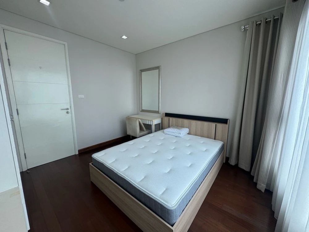 For rent: IVY THONGLOR, 9th floor, fully furnished room, move in ready. Reserve now, don't miss out!