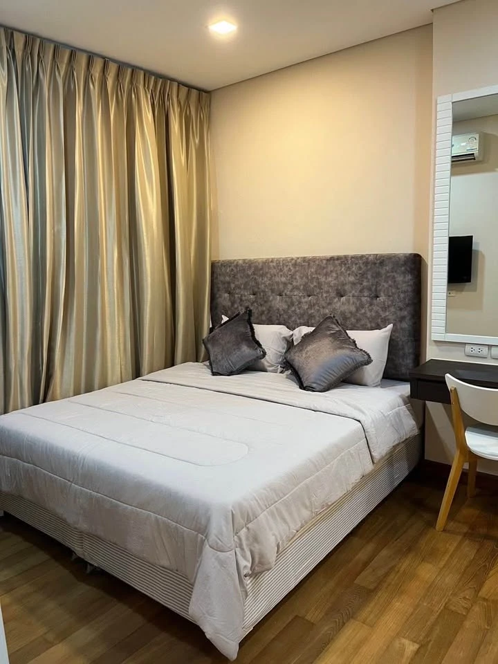 For rent: IVY THONGLOR, beautifully decorated room with a theme, comes with a large sofa that is comfortable to sit on. Reserve now.