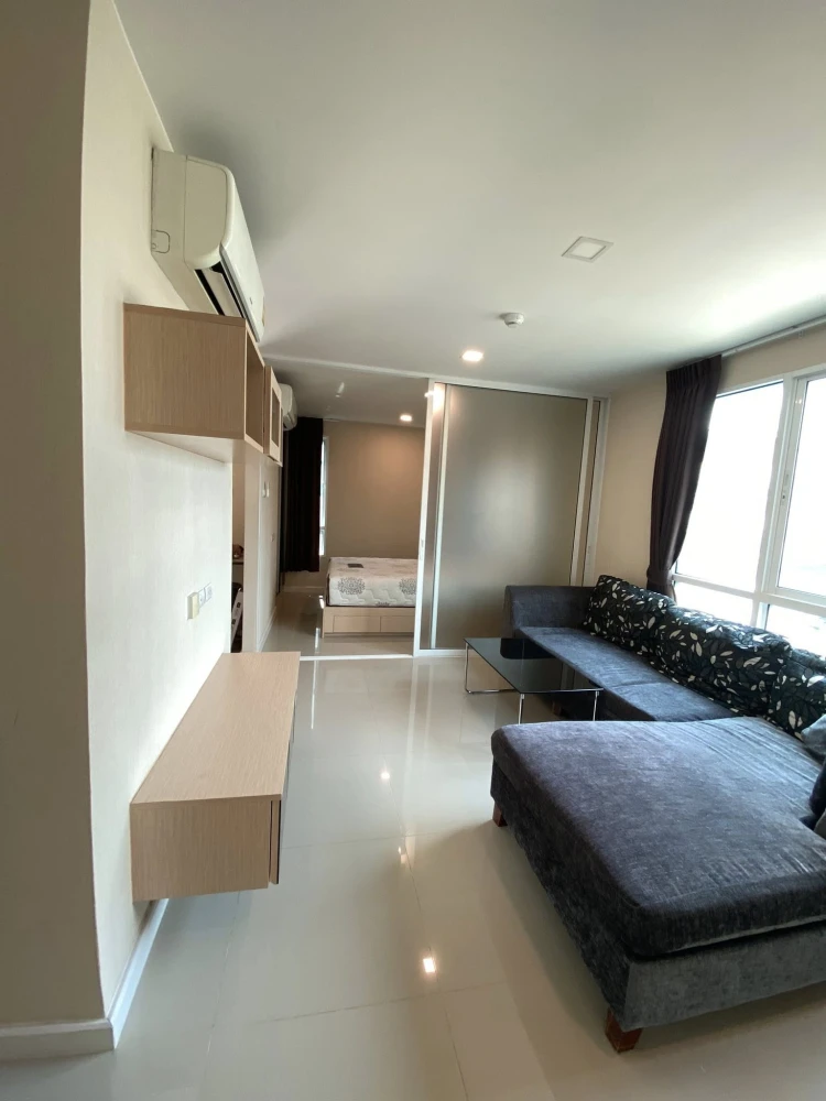 For rent: JW Condo @ Donmuang, corner room, not crowded, comes with a large sofa, comfortable to sit on, reserve now!