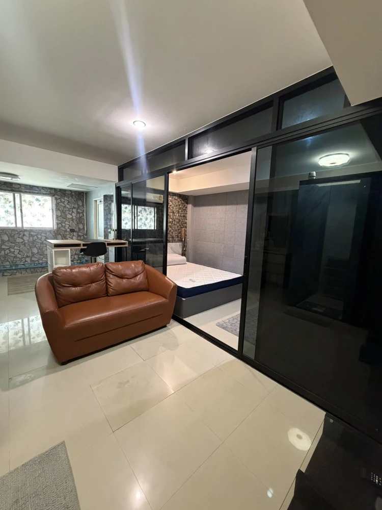 For rent: J.W. Place, beautiful room, pleasant atmosphere, perfect for modern lifestyles, convenient transportation, in the heart of Ratchadaphisek. D