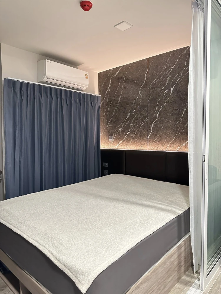 For rent: Kave Town Island, view of the pool, same building as the juristic person and the parcel room, decorated with quality marble built-ins, reser