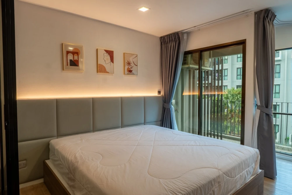Kave Town Shift condo for rent. Nice room, fully furnished, great location, pool view. Book now!
